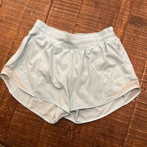 Lululemon 4” hotty hot shorts size 6